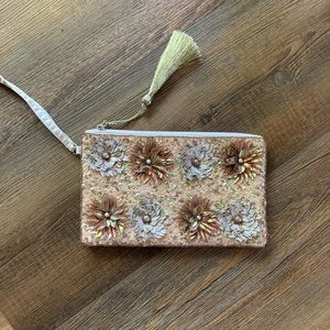 3/$20 💖 Clutch with sequins and tassel